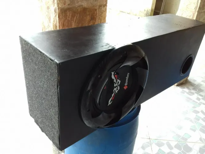 Vendo caixa BOMBER