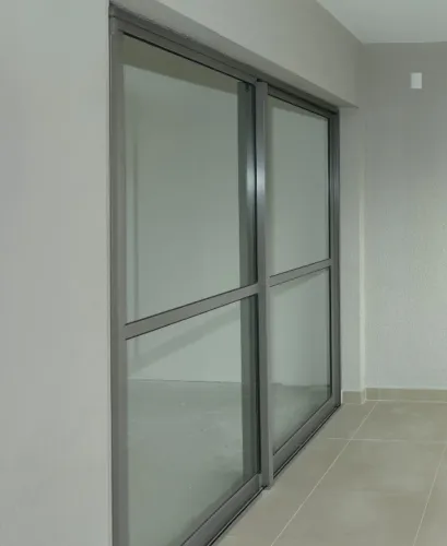 Porta de Correr de Alumínio 2,20m x 2,20m em alto padrão