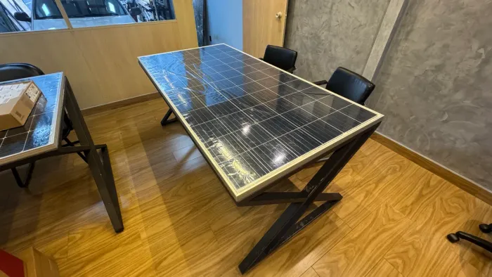 ? MESA EXCLUSIVA FEITA COM PLACA SOLAR - IDEAL PARA ESCRITÓRIO ?