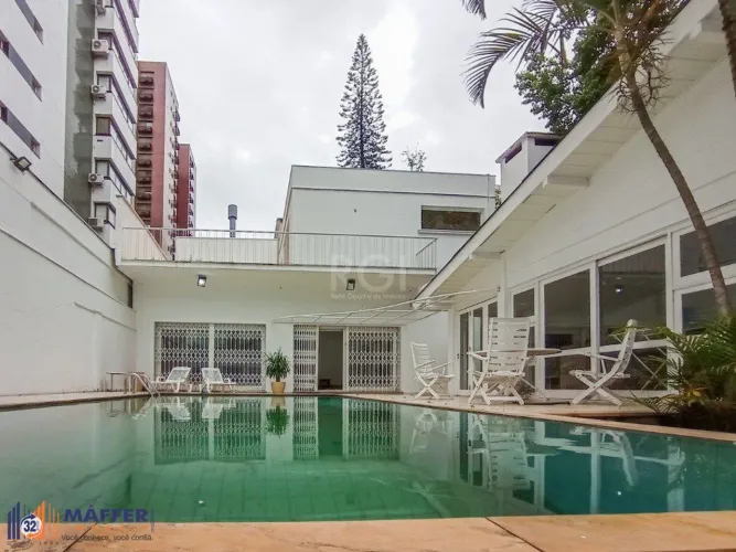 Casa Comercial de Luxo no Centro da Cidade - Oportunidade Única!