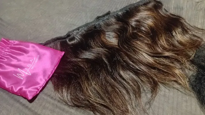 Cabeça mega com luzes morena iluminada