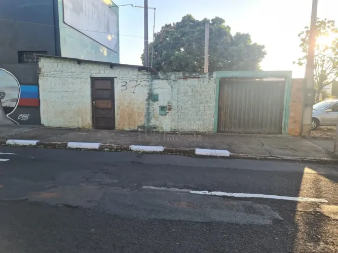 Venda de Casas / Comercial na cidade de Araraquara