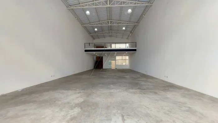 Galpão com 300 m², Vila Morse, São Paulo, Cod: 6381