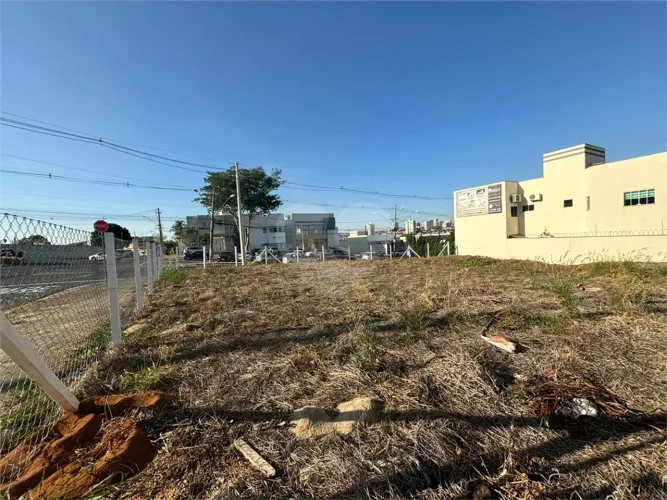 Terreno à venda em Jardim Esplanada - SP