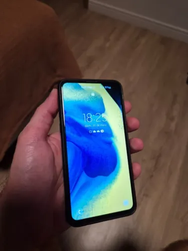 Galaxy S10e em bom estado