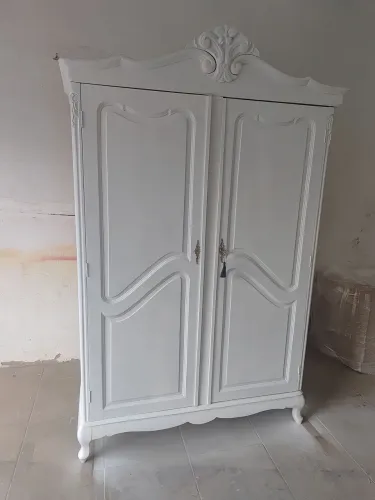 Guarda-roupas antigo
