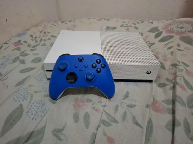Xbox one s 1tb revisado e 3 jogos