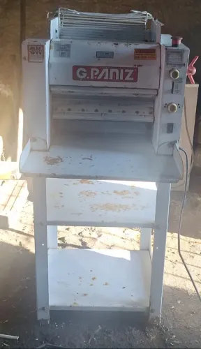 Máquina industrial para fazer massas!
