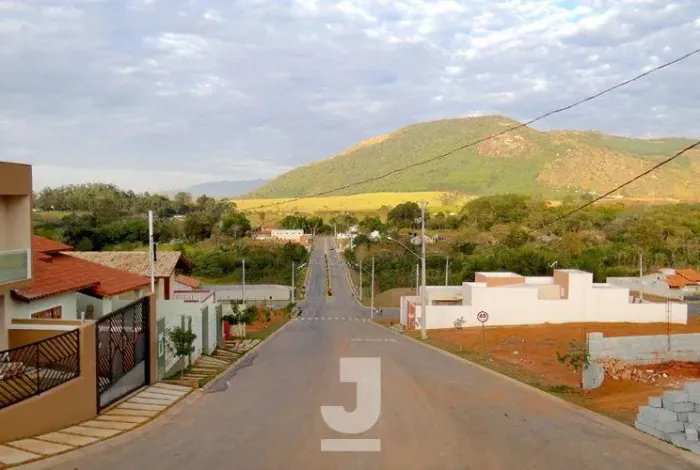 Terreno plano com vista para a montanha em Bragança Paulista