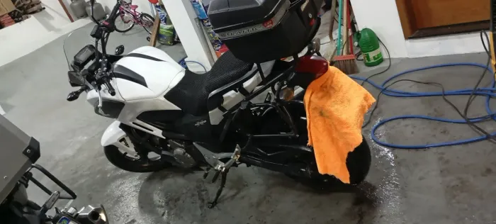 Vendo NC 700, sou o terceiro dono. 