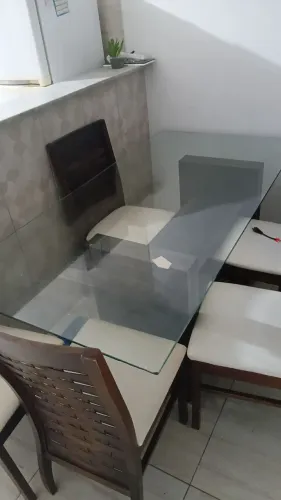 Mesa De Vidro com base madeira/ 4 Cadeiras
