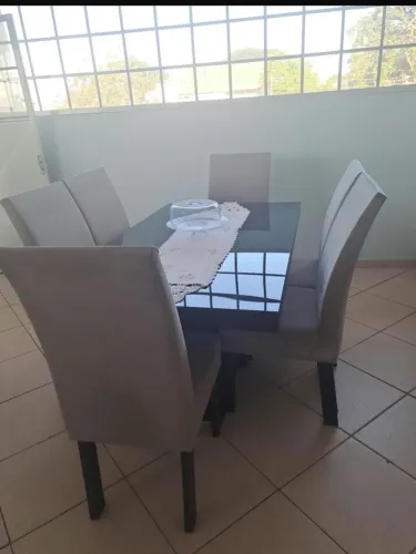 Mesa de jantar com 6 cadeiras