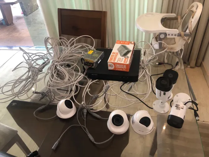 DVR, câmeras ,fonte,mais cabos de rede