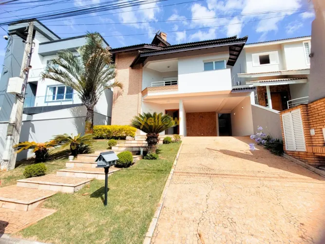 Casa em Condomínio em Arujá 5: 3 Suítes, 300m²