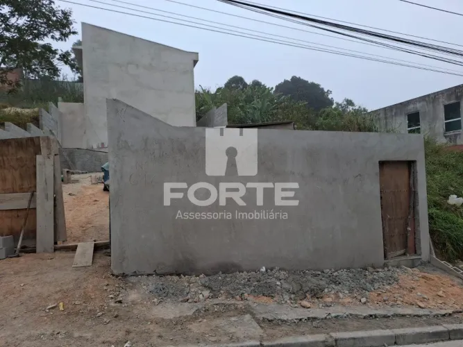 Casa à venda em Mogi das Cruzes, Jardim Vieira: 2 quartos, 1 sala, 2 banheiros, 1 vaga de