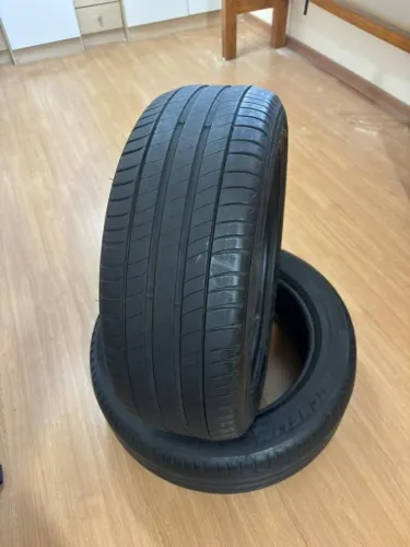 2 PNEUS SEMINOVOS MICHELIN - 215/55R17 94V