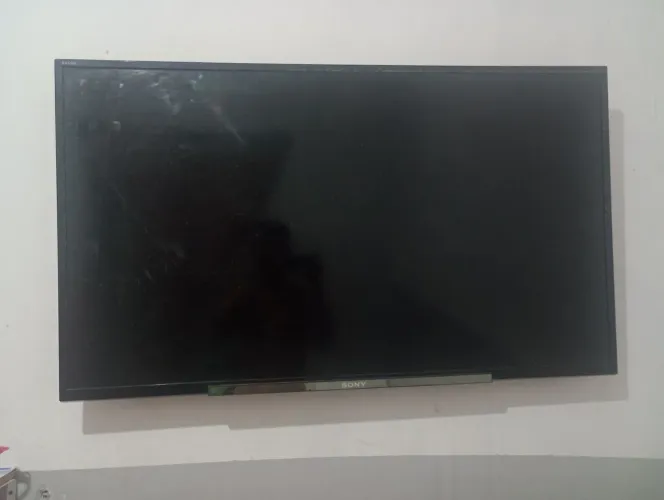 TV Sony (Não é Smart), 46 polegadas, vender rápido.