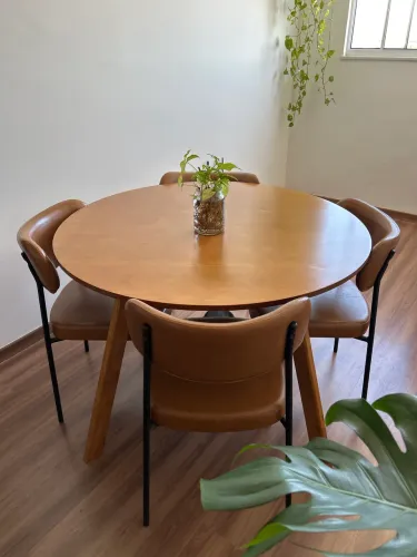 Mesa com cadeiras