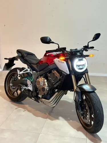 CB 650R 2022 - 800 km rodados Zero