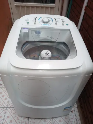 Lavadora Electrolux Branca 220 volts. Cesto em Inox funcionando normalmente