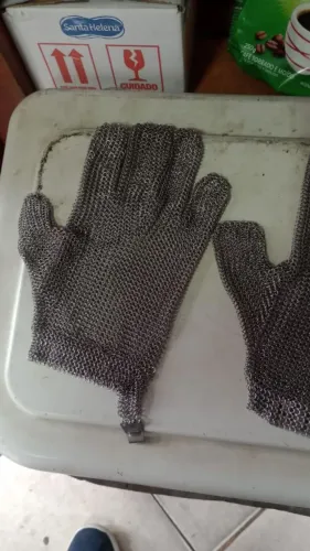 Vendo Um Par De Luvas De Aço Em Ótimo Estado <br>ZAP *<br>Valor 140,00 Só Hoje