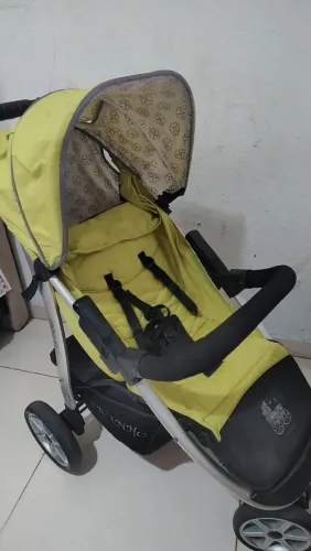 Carrinho de Bebê importado Compacto e Confortável