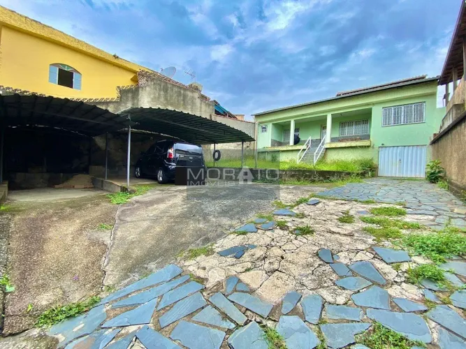Casa 4 Quartos, 2 Suítes, 7 Vagas de Garagem no Bairro Camargos