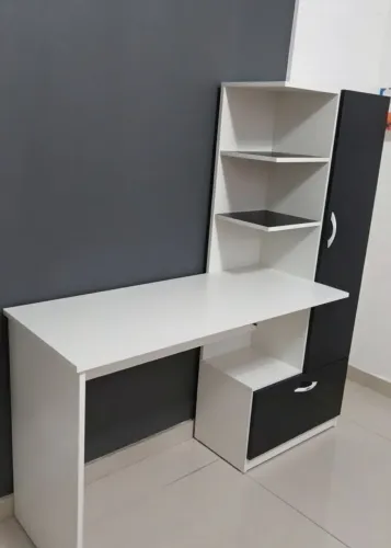 Mesa home office com estante em mdf 