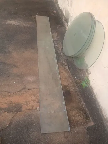 Vendo vidros redondo para gôndolas e um comprido