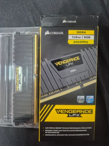 Memória RAM Corsair Vengeance 8gb DDR4 2666Mhz CL16 usada