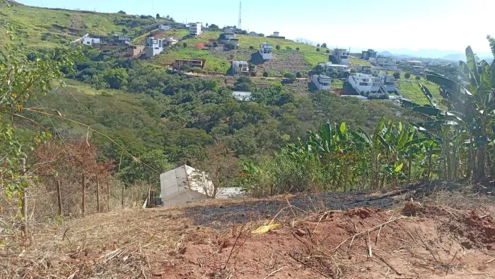 Vendo terreno no bairro campo Leopoldina medindo 13 de frente e 28 de fundo