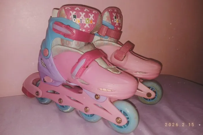 Vendo patins n° 31 ao 35.
