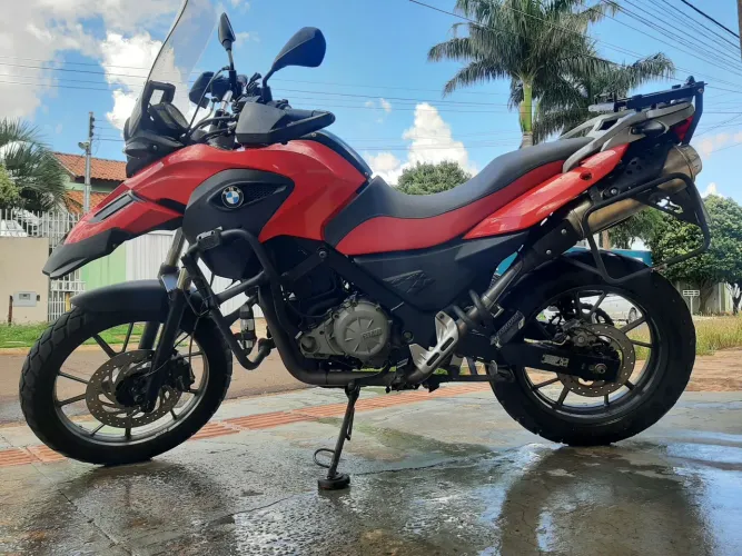 BM 650 Gs pego carro troca