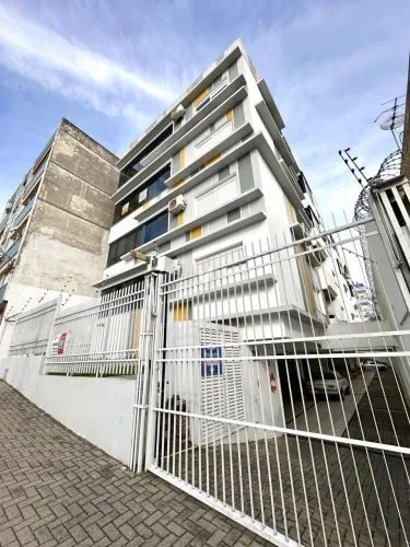 Apartamento para locação, de 1 dormitório, localizado em Centro.
