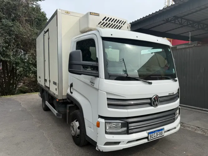 Volkswagen Delivery 2021 com Baú Refrigerado