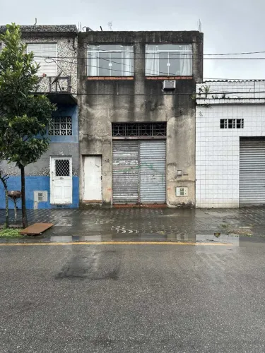 GALPÃO no MACUCO - ENTRADA por 2 RUAS - 360m² PERTINHO do PORTO