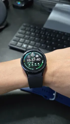 Samsung Galaxy Watch4 40mm Preto + 2 pulseiras extras