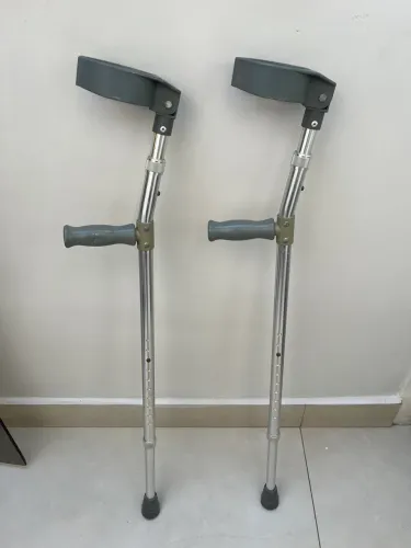 Muleta Canadense Ortopédica Articulada o Par 130Kg MERCUR