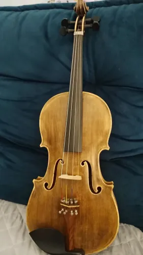 Viola Autor desconhecido. Som altíssimo, suavidade ímpar. chama no zap *