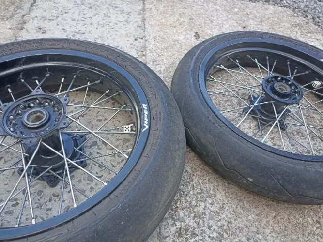 Jogo de rodas motard