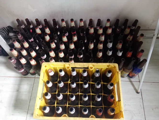 110 GARRAFAS DE 600 Ml + UM VASILHAME