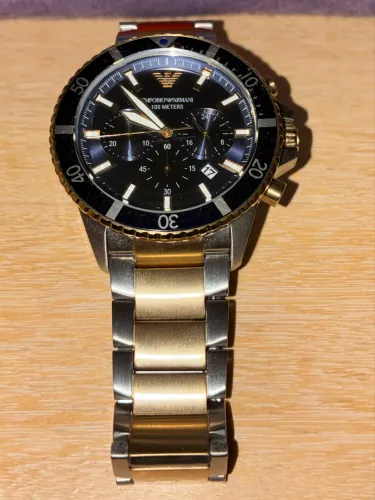 Relógio Empório Armani fundo azul - novíssimo - comprado em 2025