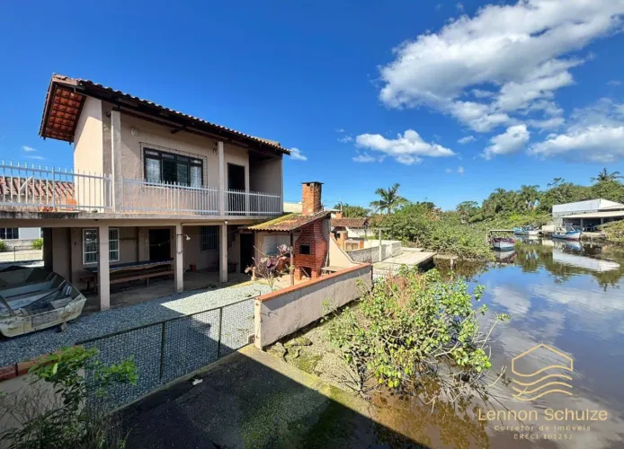 Casa fundos rio - Costeira, Balneário Barra do Sul