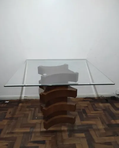 Mesa de jantar de vidro e Aparador