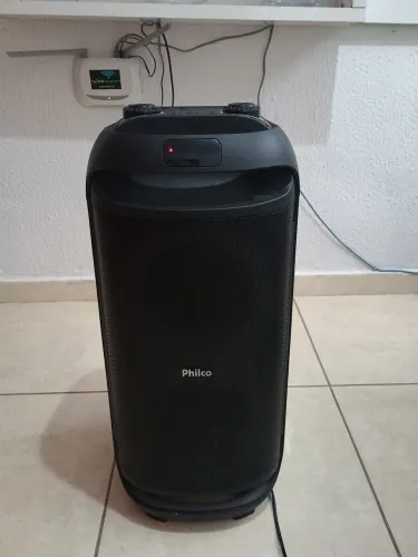 Caixa de som Philco em perfeito estado com carregador incluso para mais informações ZAP