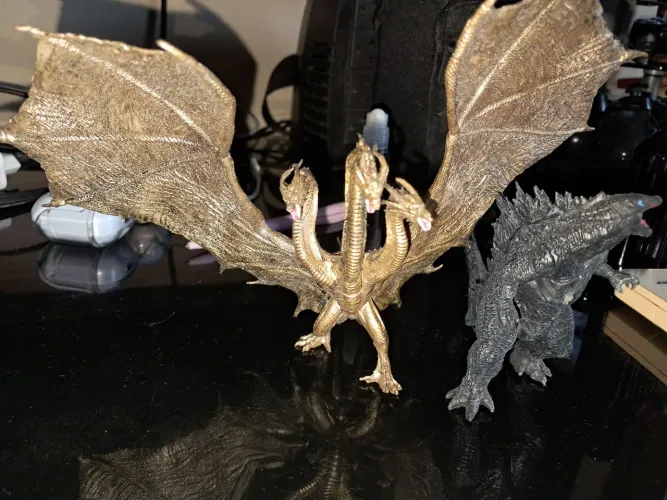 Figures Godzilla, ghidorah e shikamaru