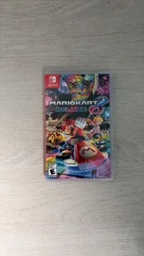 Mario Kart 8 Deluxe para Nintendo Switch - Mídia Física, Pouco Usado