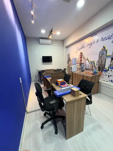 Mesa de escritório com três divisórias 2,70x0,40x0,70 MDF
