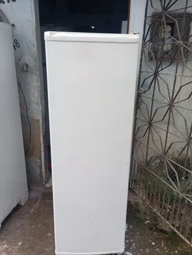Geladeira Consul palito semi nova.