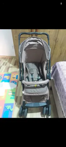 Vende-sw carrinho semi-novo de bebê.